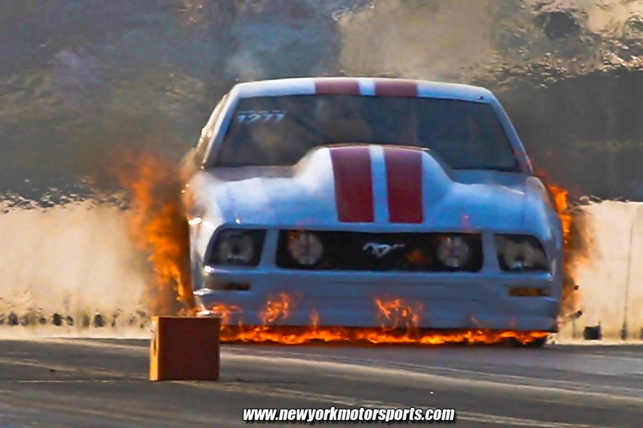 outlaw_10_5_mustang_on_fire_wallpaper_background_1440X960_01